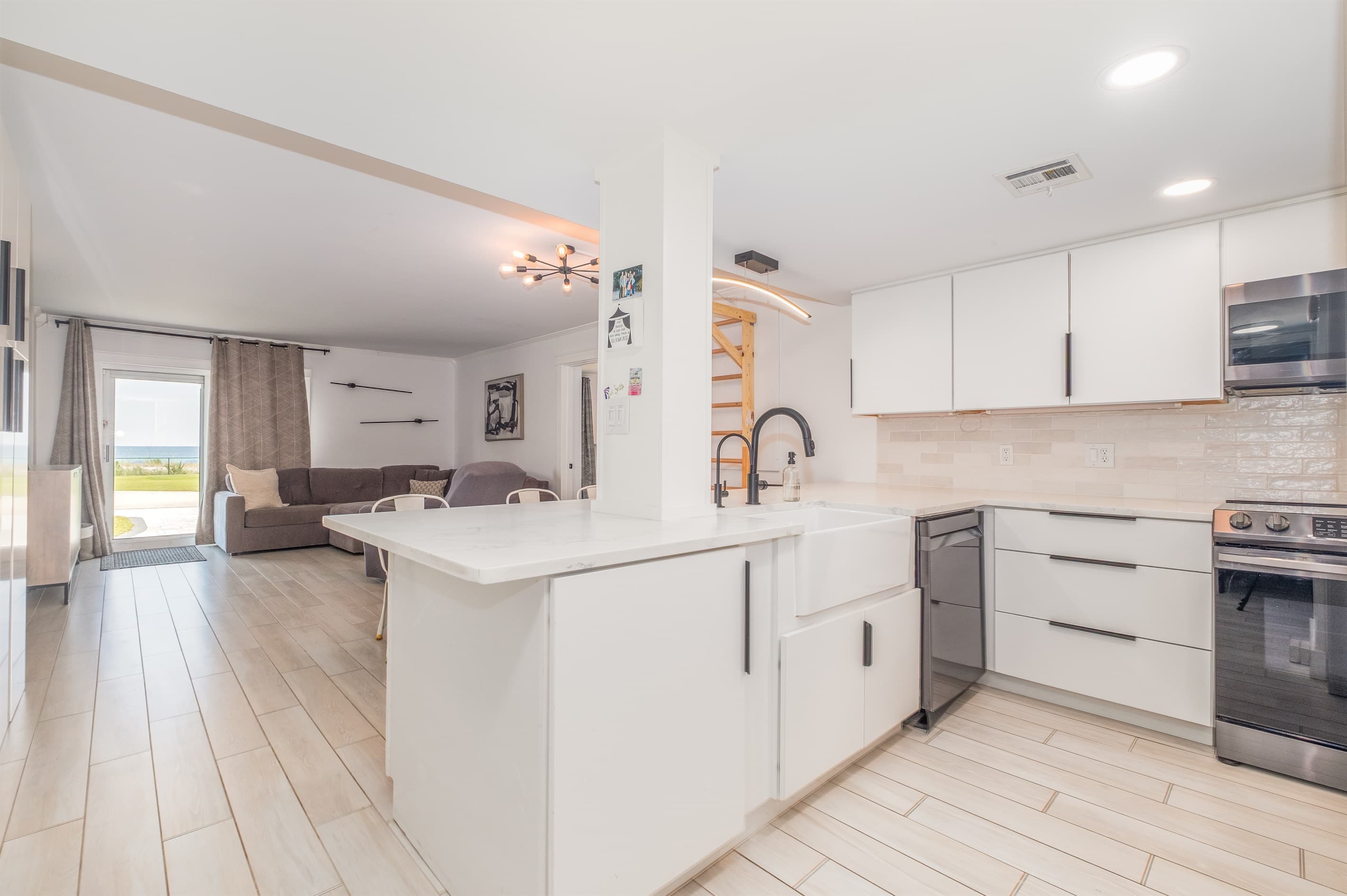 Ground floor Modern Unit- Steps from the pool and beach