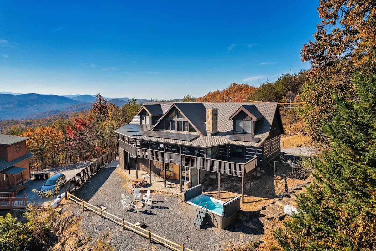 Gordy's Lodge in Pigeon Forge | Bliss Vacations (865) 900-6514