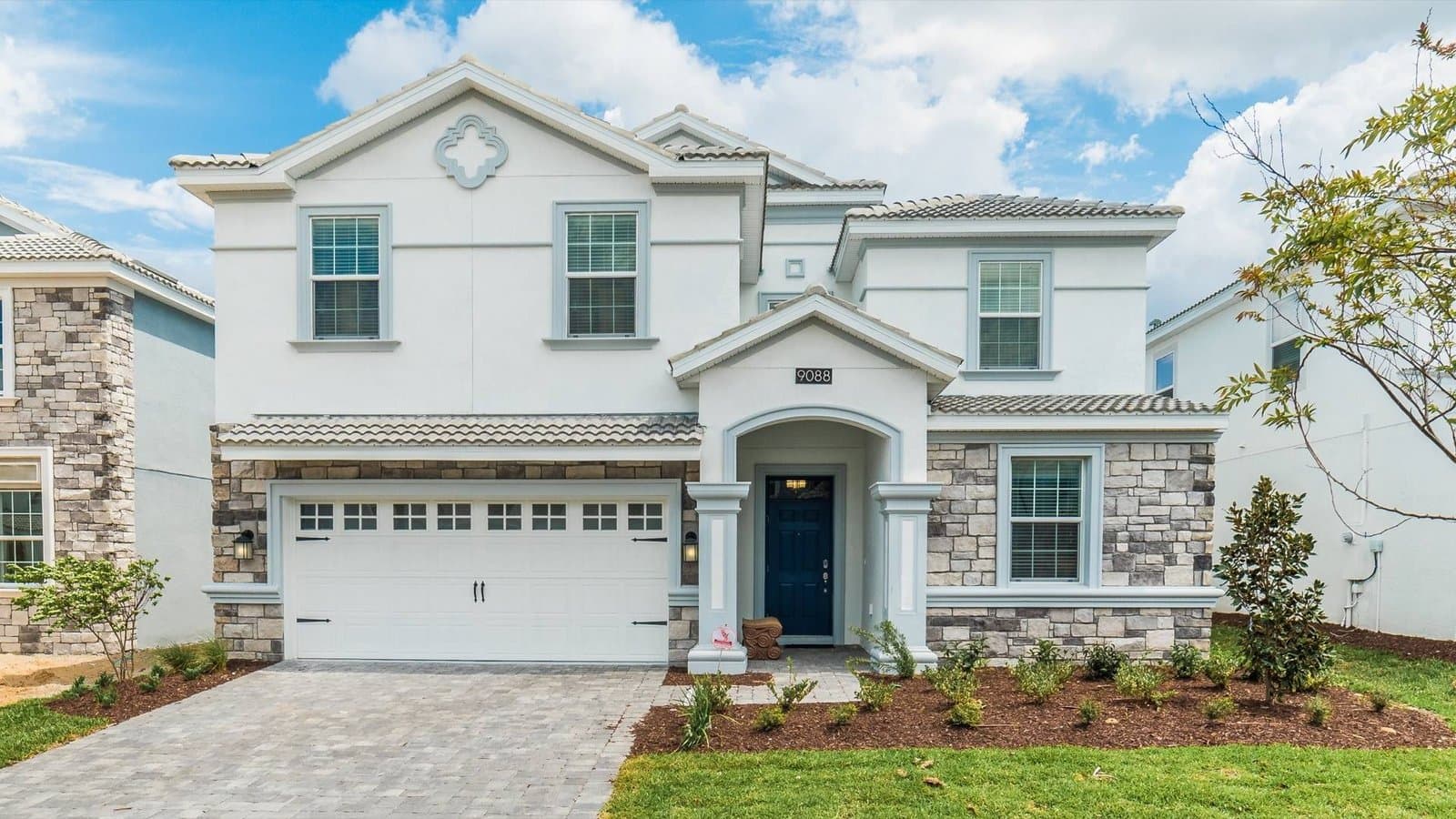 The Birdie – 9 Bed 5 Bath Sleeps 25 – from $378